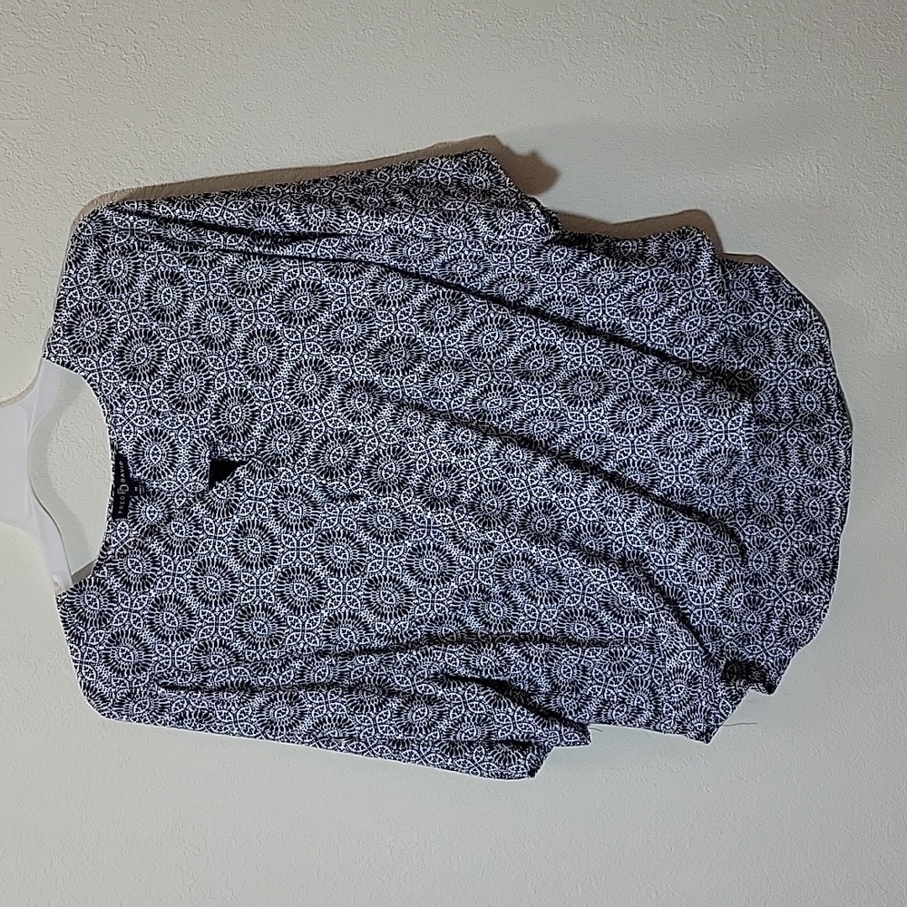 NWT Black and White Patterned Short Sleeve Top